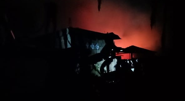 Dua Unit Rumah di Jalan Pekan Arba Tembilahan Hangus Terbakar